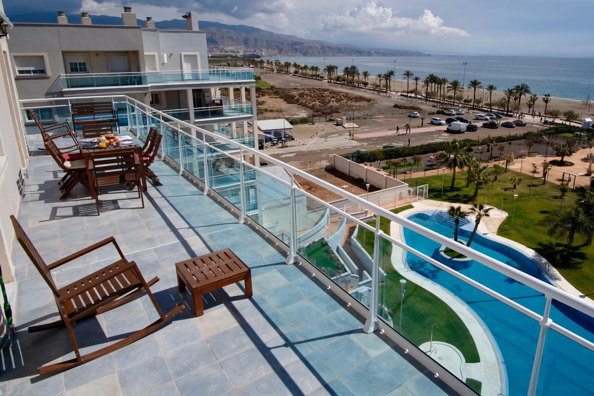 Seafront Penthouse Almeria 滨海罗克塔斯 外观 照片